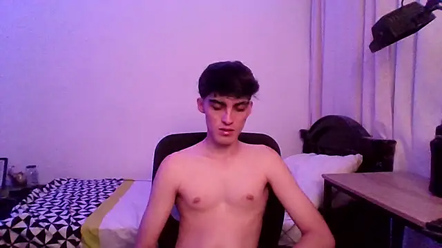 Snapshot of WarrenBlushfire chatting on October 25, 7:38 am WarrenBlushfire online show from October 25, 7:38 am