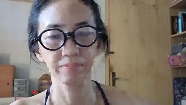 Snapshot of princessD077 chatting on May 2, 6:18 am princessD077 online show from May 2, 6:18 am