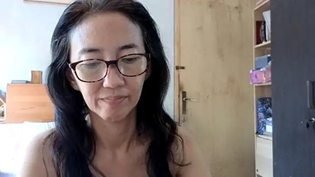 Snapshot of princessD077 chatting on May 28, 3:04 am princessD077 online show from May 28, 3:04 am