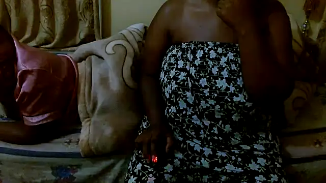 Snapshot of Slimthickx2 chatting on November 30, 7:18 pm Slimthickx2 online show from November 30, 7:18 pm