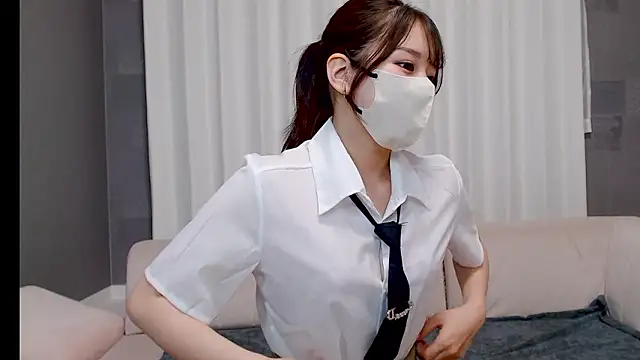 Snapshot of LOVE_MIREI_LOVE chatting on April 18, 11:14 am LOVE MIREI LOVE online show from April 18, 11:14 am