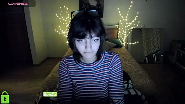 A Skyy online show from April 21, 1:42 am