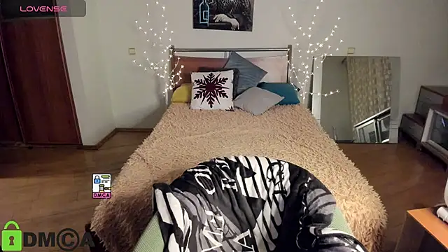 A Skyy online show from April 21, 8:44 pm