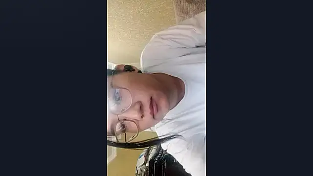 LinneaHyles online show from November 14, 4:22 am