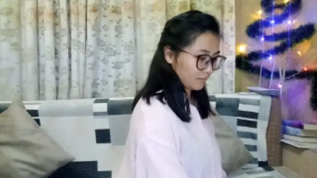 LinneaHyles online show from December 16, 2:55 pm