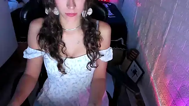 MartesBratty online show from May 1, 9:30 pm