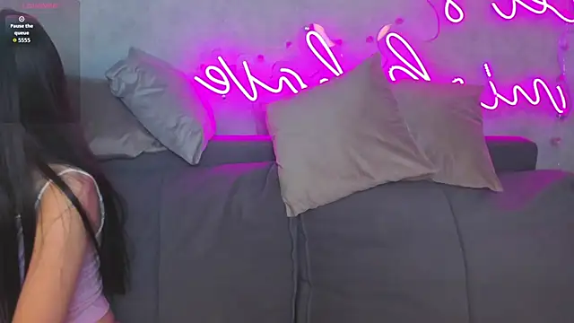 Eva Mayers online show from November 13, 1:15 am