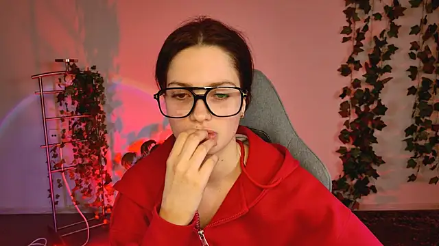 KiraVair online show from April 19, 6:10 pm