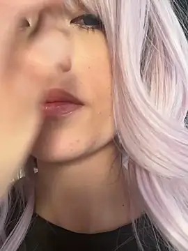 Snapshot of Tiny_Dream chatting on December 13, 8:04 pm Tiny Dream online show from December 13, 8:04 pm