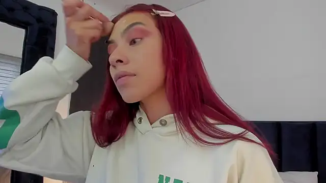 melanie roux   online show from April 17, 12:30 pm