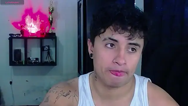 jhon mendoza  online show from December 13, 7:53 pm