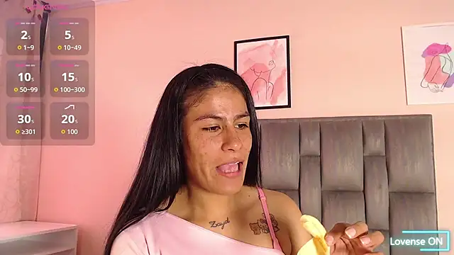 Snapshot of Ailyn8 chatting on October 20, 9:04 pm Ailyn8 online show from October 20, 9:04 pm