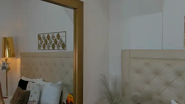 Snapshot of lucia_lorenz chatting on October 30, 11:22 am lucia lorenz online show from October 30, 11:22 am