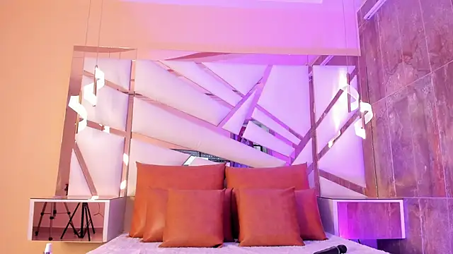 Catalina-Thompson online show from April 22, 11:56 am