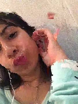 Snapshot of Salwa-32 chatting on October 17, 11:40 pm Salwa-32 online show from October 17, 11:40 pm