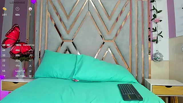 Snapshot of vanesaa_mejia chatting on December 3, 3:14 am vanesaa mejia online show from December 3, 3:14 am