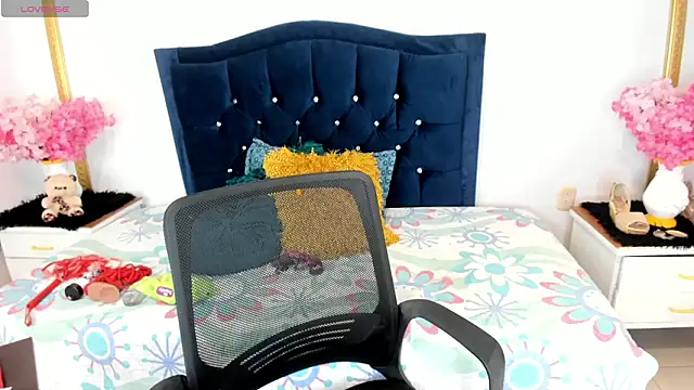 Inaya Khalifa online show from February 28, 1:28 am