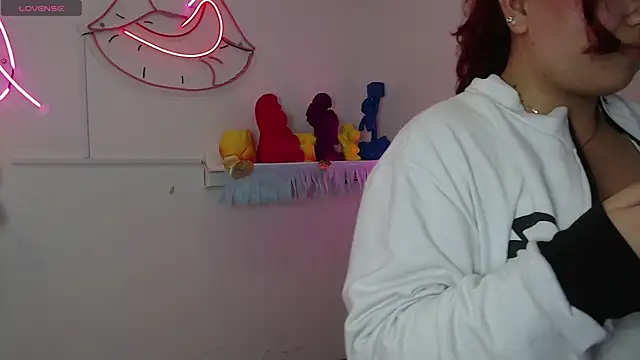 Snapshot of littlee_red chatting on November 6, 9:15 pm littlee red online show from November 6, 9:15 pm