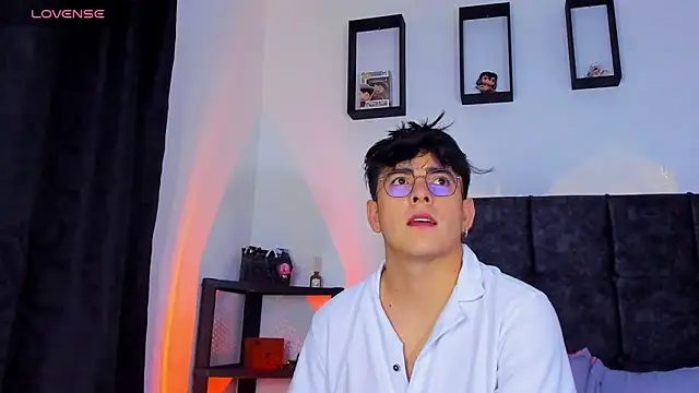 Snapshot of Theo_Noxxx chatting on October 19, 2:45 am Theo Noxxx online show from October 19, 2:45 am