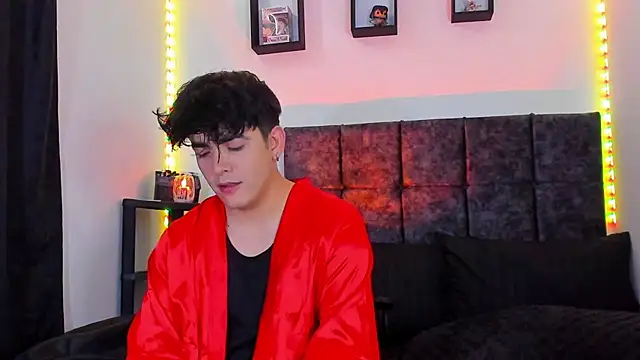 Snapshot of Theo_Noxxx chatting on October 25, 7:08 pm Theo Noxxx online show from October 25, 7:08 pm