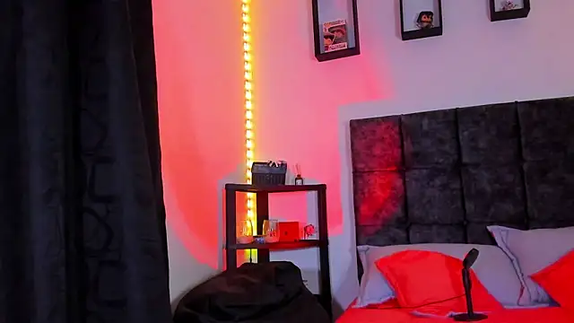 Snapshot of Theo_Noxxx chatting on October 26, 11:42 pm Theo Noxxx online show from October 26, 11:42 pm