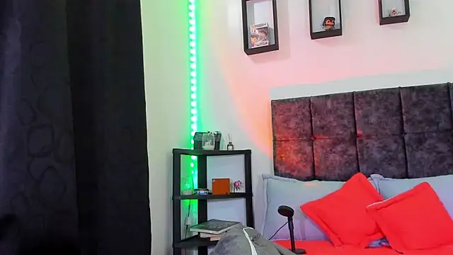 Snapshot of Theo_Noxxx chatting on October 27, 6:45 pm Theo Noxxx online show from October 27, 6:45 pm