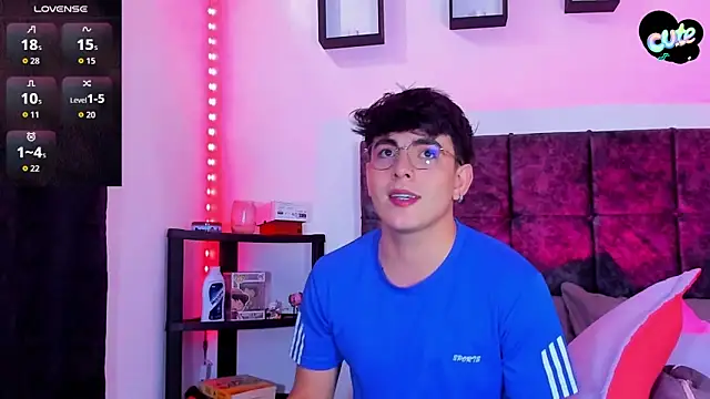 Snapshot of Theo_Noxxx chatting on November 13, 6:18 pm Theo Noxxx online show from November 13, 6:18 pm