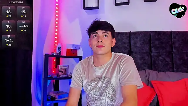 Snapshot of Theo_Noxxx chatting on November 14, 7:01 pm Theo Noxxx online show from November 14, 7:01 pm