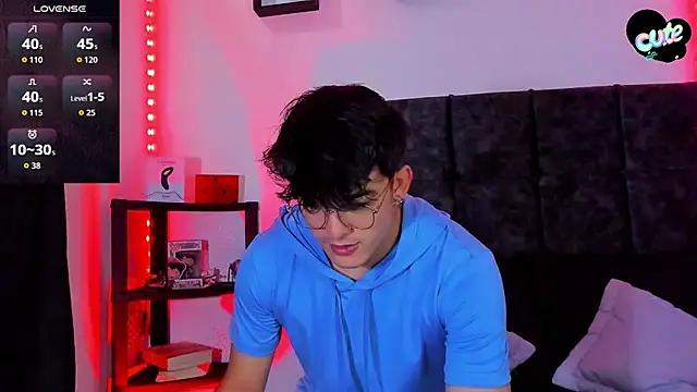 Snapshot of Theo_Noxxx chatting on November 18, 5:39 pm Theo Noxxx online show from November 18, 5:39 pm