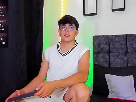 Snapshot of Theo_Noxxx chatting on November 23, 6:41 pm Theo Noxxx online show from November 23, 6:41 pm