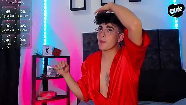 Snapshot of Theo_Noxxx chatting on November 30, 6:23 pm Theo Noxxx online show from November 30, 6:23 pm