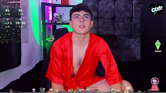 Snapshot of Theo_Noxxx chatting on December 2, 7:20 pm Theo Noxxx online show from December 2, 7:20 pm