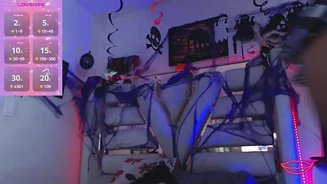 Snapshot of Hanna_Plum chatting on October 29, 1:41 am Hanna Plum online show from October 29, 1:41 am