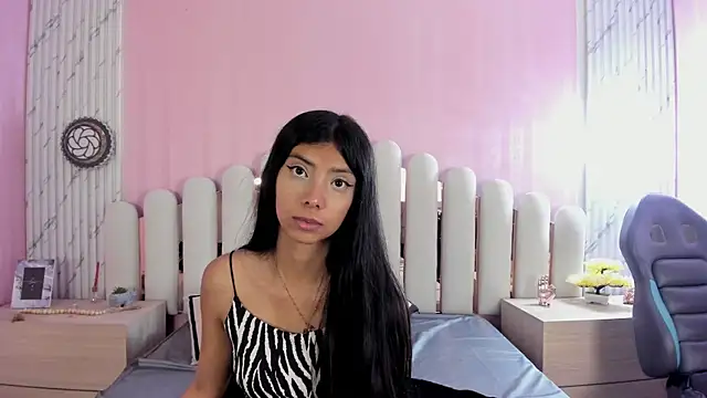 Snapshot of Isabella_Marsh chatting on October 31, 12:17 pm Isabella Marsh online show from October 31, 12:17 pm