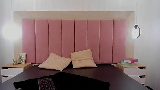 Snapshot of Isabella_Marsh chatting on November 25, 1:00 pm Isabella Marsh online show from November 25, 1:00 pm