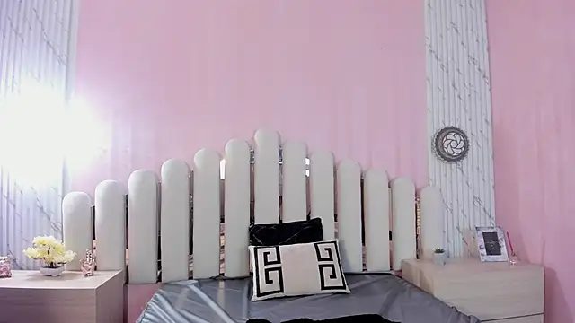 Snapshot of Isabella_Marsh chatting on December 14, 1:27 pm Isabella Marsh online show from December 14, 1:27 pm