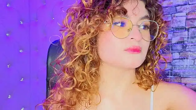 EmiliRouse  online show from October 30, 11:05 pm