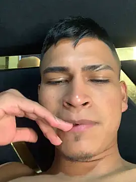Snapshot of Emiliano_Reyes chatting on July 8, 4:50 am Emiliano Reyes online show from July 8, 4:50 am