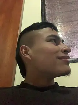 Snapshot of Emiliano_Reyes chatting on July 21, 4:15 am Emiliano Reyes online show from July 21, 4:15 am