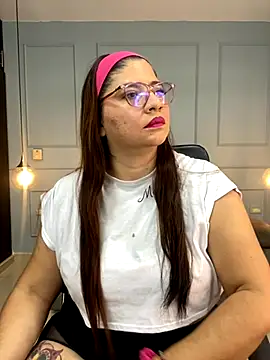 Snapshot of Orianabluee_ chatting on October 22, 2:56 am Orianabluee online show from October 22, 2:56 am