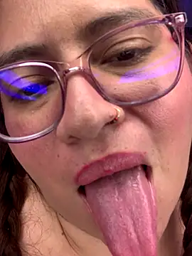 Snapshot of Orianabluee_ chatting on November 8, 2:01 am Orianabluee online show from November 8, 2:01 am