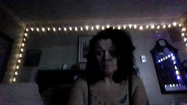 ravenlove1986 online show from December 15, 10:19 am