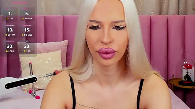 Snapshot of KailaCrystall chatting on November 17, 1:33 am KailaCrystall online show from November 17, 1:33 am