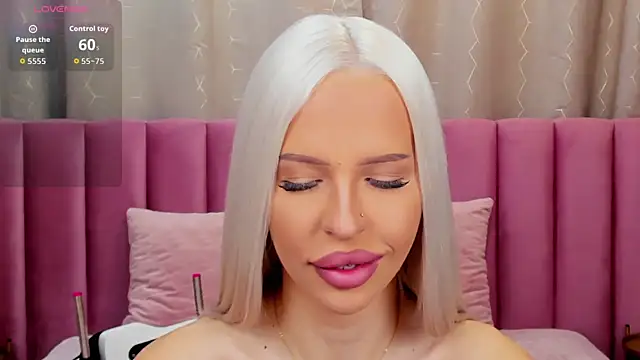 Snapshot of KailaCrystall chatting on November 27, 1:29 am KailaCrystall online show from November 27, 1:29 am