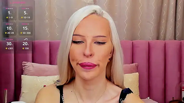 Snapshot of KailaCrystall chatting on December 14, 1:33 am KailaCrystall online show from December 14, 1:33 am