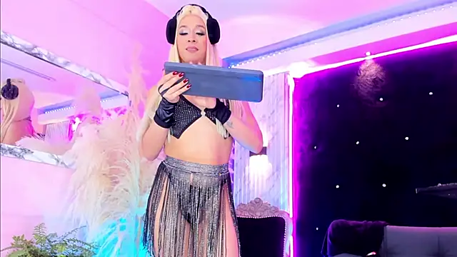 Queens Wonders Blonders online show from October 26, 7:31 pm