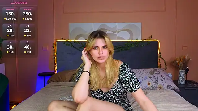 Snapshot of NayaMorel chatting on December 3, 4:05 pm NayaMorel online show from December 3, 4:05 pm