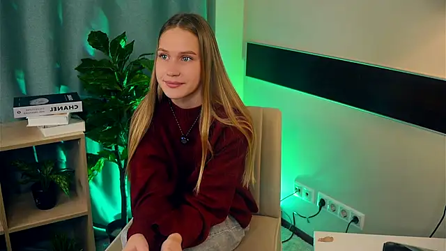 NadinePogar online show from October 24, 9:49 am