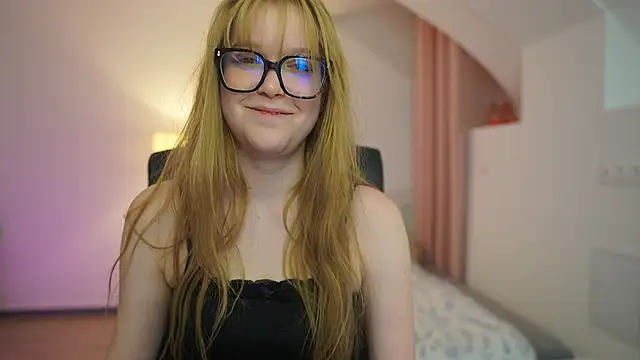 lisa mccoy  online show from March 22, 7:06 pm