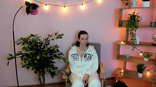 MaiaMimbs online show from October 19, 3:40 am